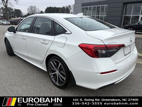 Used 2024 Honda Civic Touring image 3