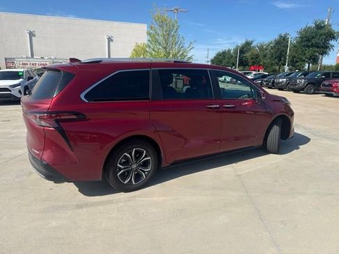 Used 2026 Toyota Sienna Platinum AWD/4WD image 3