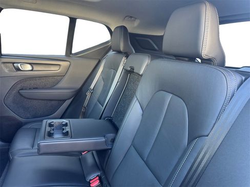 Certified 2025 Volvo XC40 B5 Core image 23