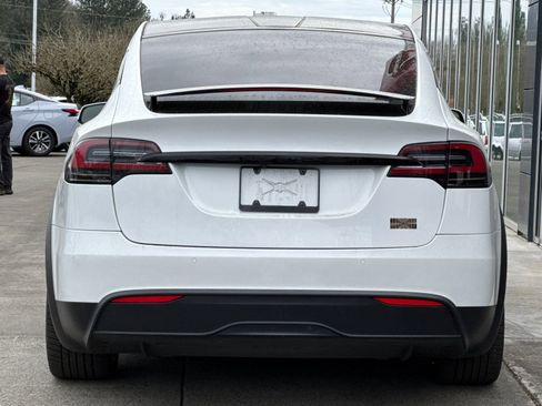 Used 2022 Tesla Model X Plaid image 4