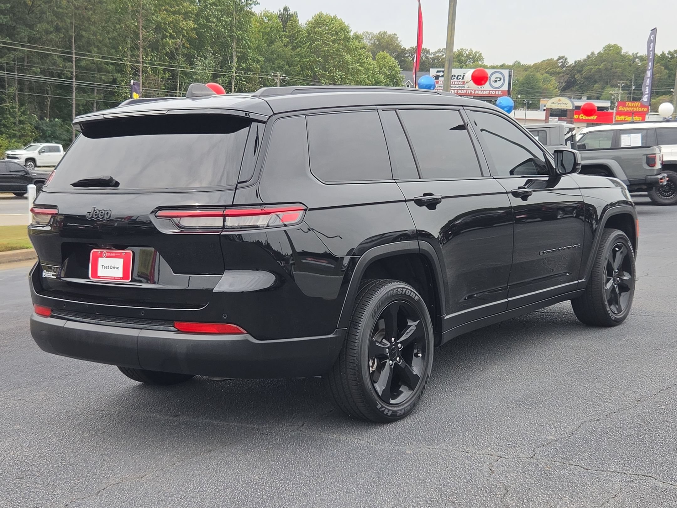 Used 2024 Jeep Grand Cherokee L Altitude RWD image 5
