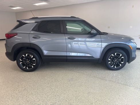 Used 2022 Chevrolet TrailBlazer LT w/ Convenience Package FWD image 4