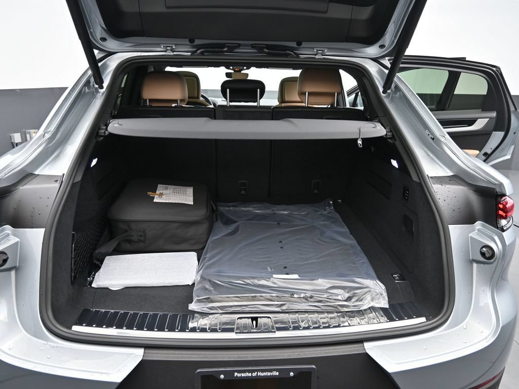 Certified 2026 Porsche Cayenne E-Hybrid Coupe AWD/4WD image 21