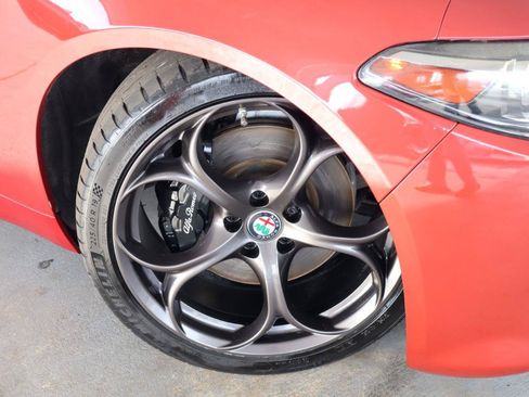 Used 2018 Alfa Romeo Giulia Ti Sport w/ Quick Order Package 22U Sport RWD image 3
