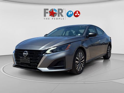 Used 2025 Nissan Altima 2.5 SV FWD image 1