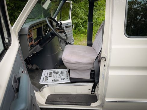Used 1990 Ford E-150 and Econoline 150 RWD image 14