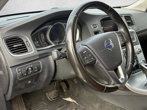 Used 2017 Volvo V60 T5 Cross Country w/ Convenience Package image 10