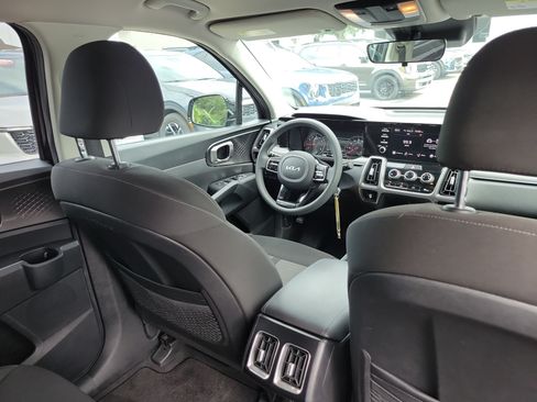 Certified 2023 Kia Sorento LX FWD image 13