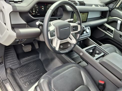 Certified 2024 Land Rover Defender 110 X-Dynamic SE AWD/4WD image 9
