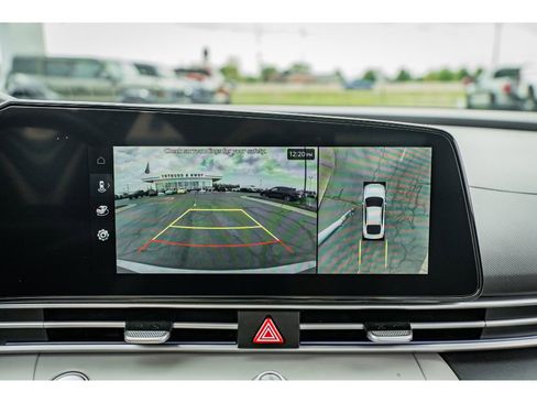 Used 2024 Hyundai Elantra Limited FWD image 16