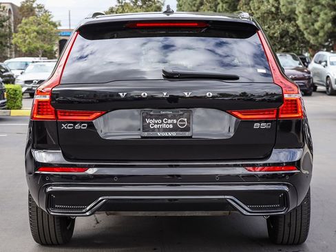 Used 2025 Volvo XC60 B5 Plus image 10