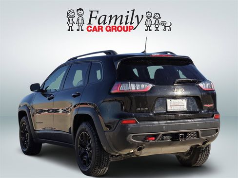 Used 2019 Jeep Cherokee Trailhawk image 3