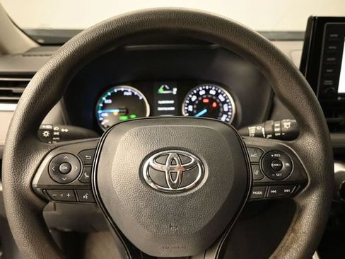 Used 2022 Toyota RAV4 XLE AWD/4WD image 18