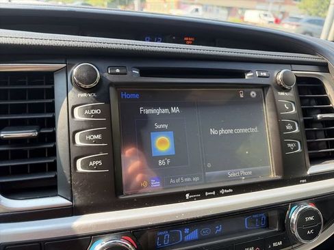 Used 2019 Toyota Highlander Plus AWD/4WD image 16