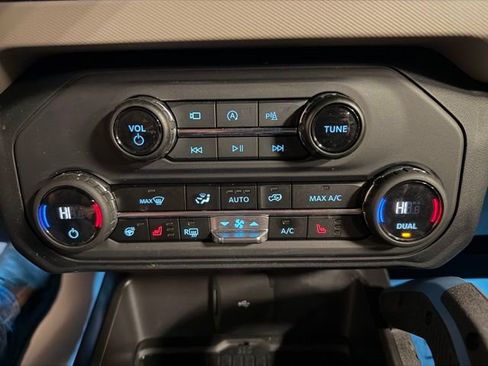 Used 2024 Ford Bronco Wildtrak image 39