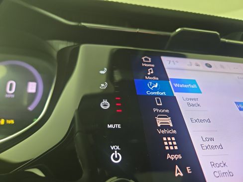 Used 2024 Jeep Wagoneer Launch Edition image 28