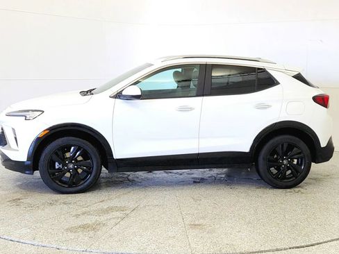 Used 2024 Buick Encore GX Sport Touring image 4