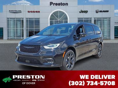 New 2025 Chrysler Pacifica Limited