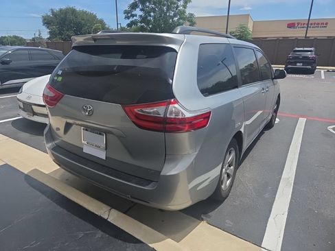 Used 2017 Toyota Sienna LE FWD image 6