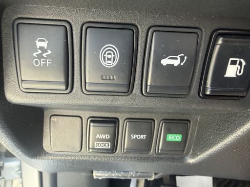 Used 2019 Nissan Rogue SV AWD/4WD image 34