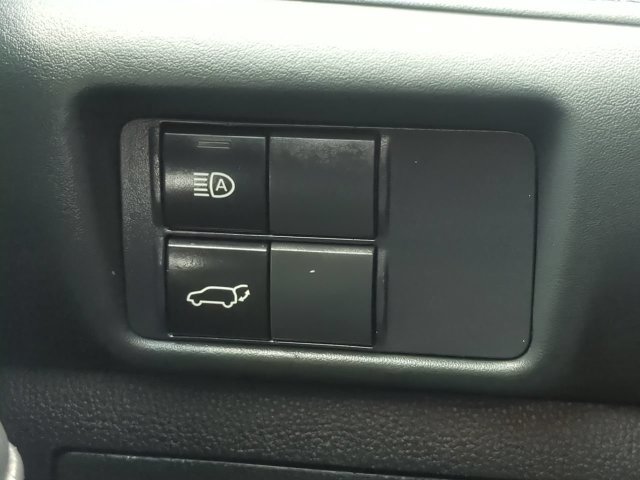 Used 2022 Toyota Highlander XLE FWD image 29
