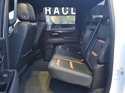 Used 2025 GMC Sierra 2500 AT4 image 21