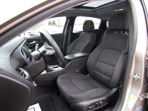 Used 2022 Chevrolet Malibu LT image 19