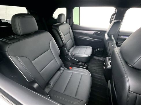 Used 2025 Buick Enclave Preferred image 33