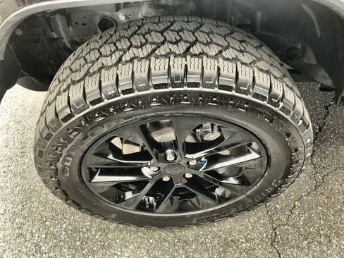 Used 2023 Jeep Gladiator Overland image 10