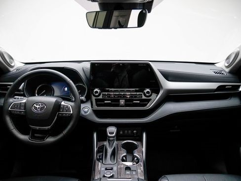 Used 2022 Toyota Highlander Platinum image 18