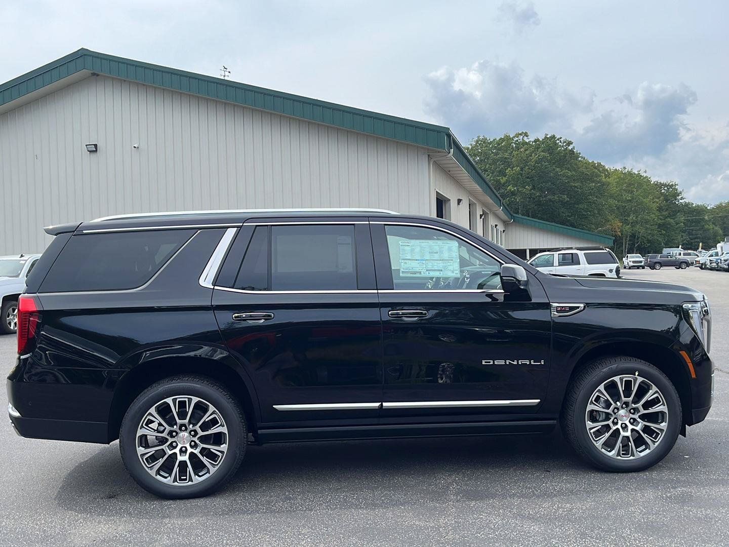 New 2026 GMC Yukon Denali w/ Denali Reserve Package AWD/4WD image 6