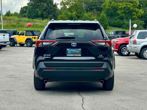 Used 2022 Toyota RAV4 LE AWD/4WD image 4