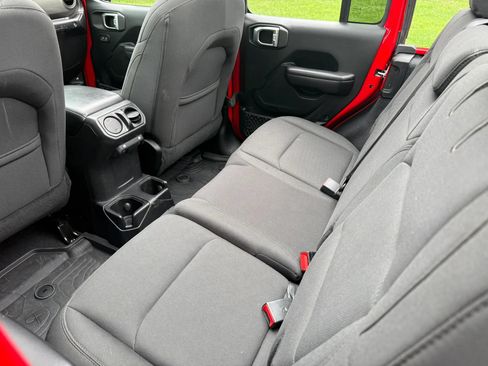 Used 2018 Jeep Wrangler Unlimited Sport S AWD/4WD image 30