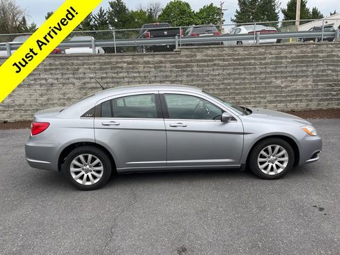 Used 2014 Chrysler 200 LX image 3