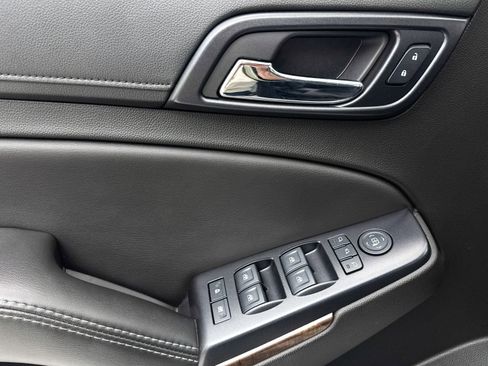 Used 2018 Chevrolet Suburban LT image 24