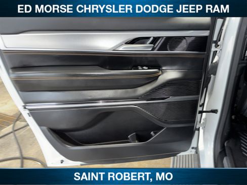 Used 2023 Jeep Grand Wagoneer L Series III AWD/4WD image 40
