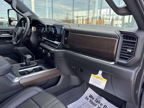 Used 2025 Chevrolet Silverado 1500 High Country w/ High Country Premium Package AWD/4WD image 51