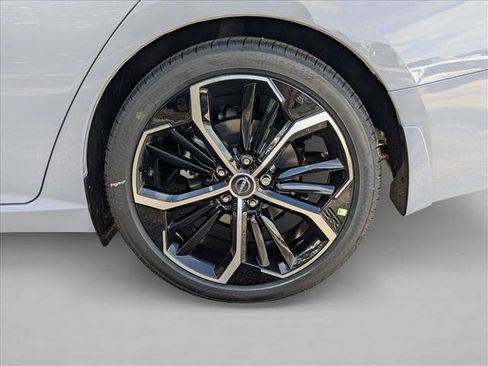 New 2025 Nissan Altima 2.5 SR image 9