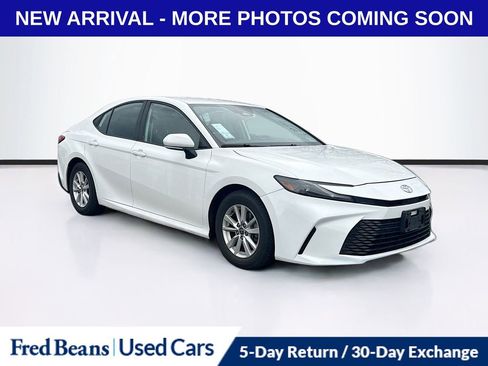 Used 2025 Toyota Camry LE image 1