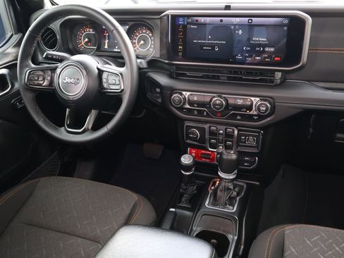 Used 2025 Jeep Gladiator Mojave image 14