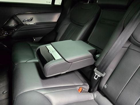 Used 2025 Land Rover Range Rover Sport SE image 35