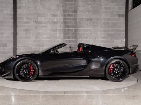 Used 2024 Chevrolet Corvette Z06 w/ Z07 Performance Package RWD image 4