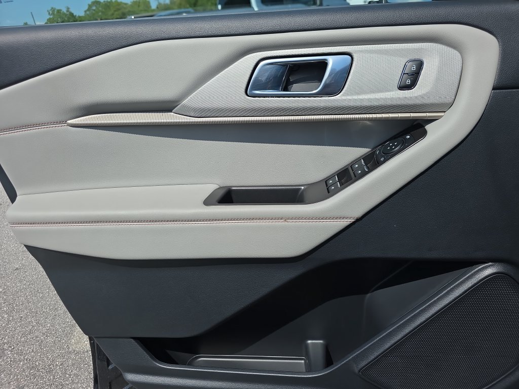 New 2026 Ford Explorer Active w/ Active Comfort Package RWD image 18