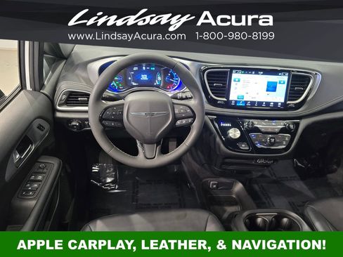 Used 2024 Chrysler Pacifica Limited FWD image 12