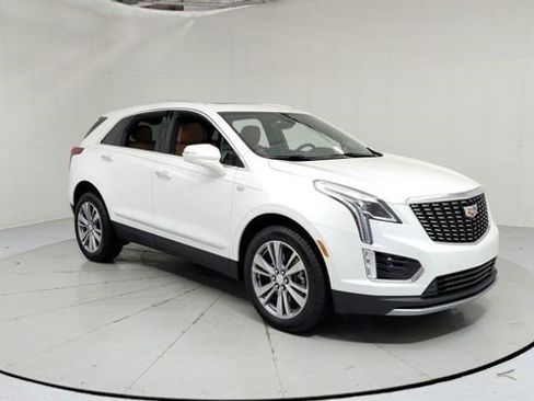 Certified 2025 Cadillac XT5 Premium Luxury w/ LPO, Floor Liner Package AWD/4WD image 7