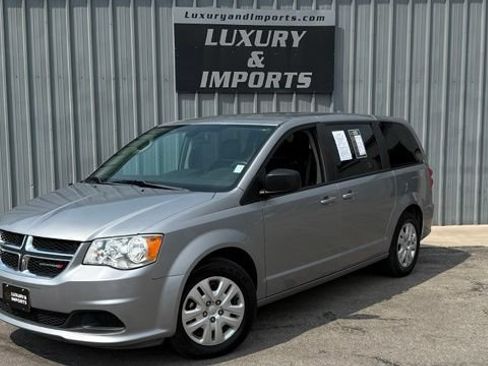 Used 2018 Dodge Grand Caravan SE w/ UConnect Hands-Free Group FWD image 1