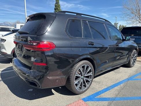 Used 2021 BMW X7 M50i image 3