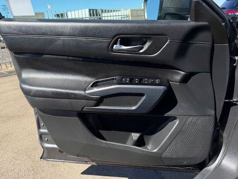 Certified 2025 Nissan Pathfinder SL AWD/4WD image 19