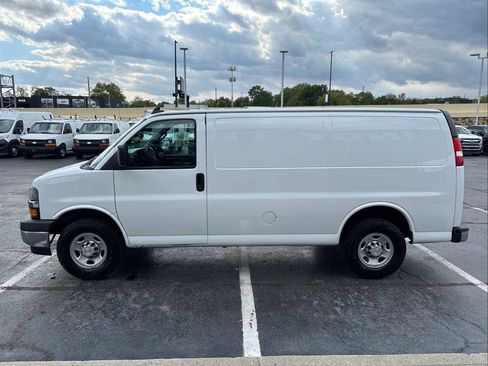 Used 2022 Chevrolet Express 2500 w/ Driver Convenience Package RWD image 5