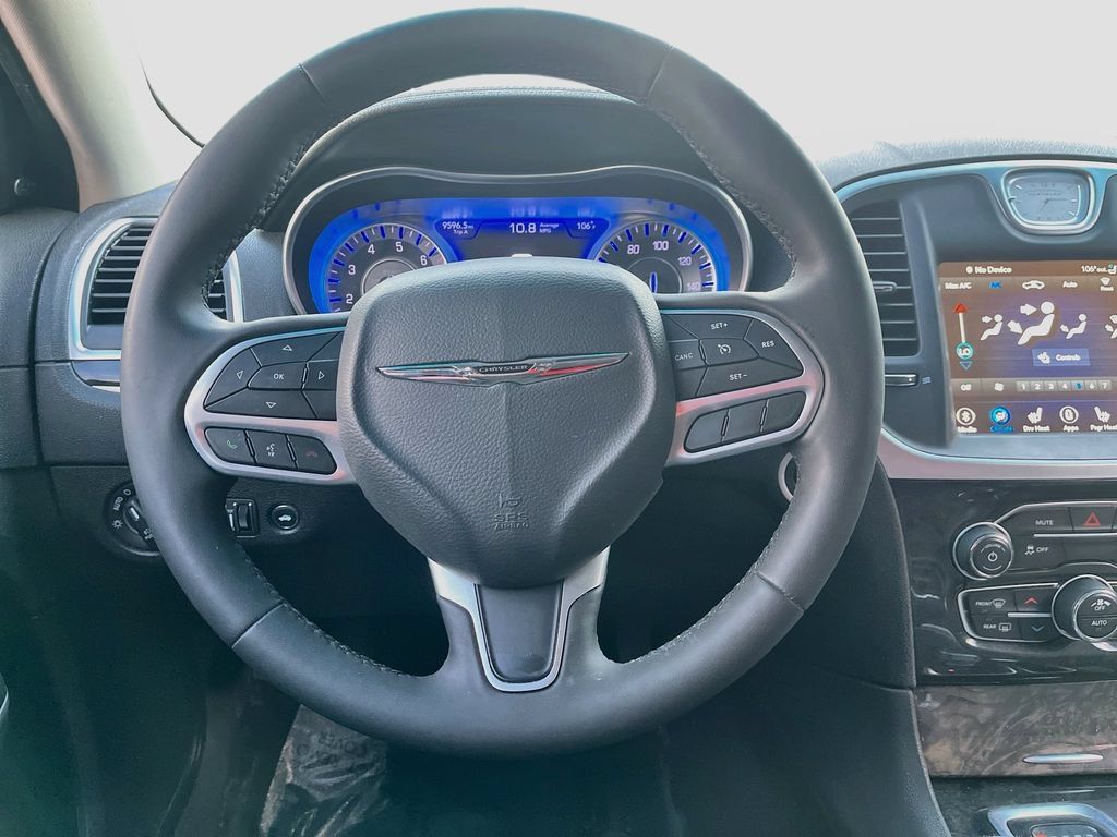 Used 2022 Chrysler 300 Touring L w/ Comfort Group RWD image 11